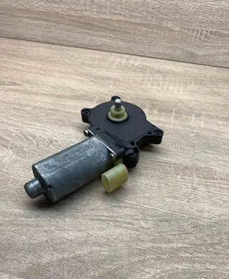 BMW 3 E46 Front door window regulator motor 8362064