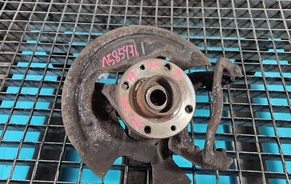 Renault Clio III Front wheel hub spindle knuckle IMPRK1585976