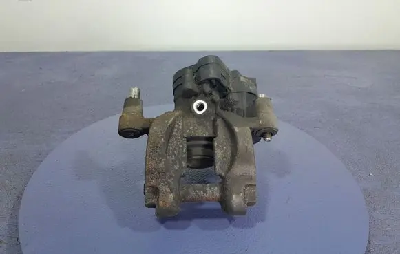 Volkswagen PASSAT B8 Rear brake caliper 3Q0615405J