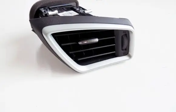 Nissan Qashqai Dashboard side air vent grill/cover trim