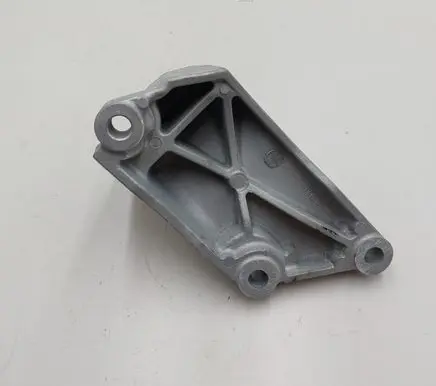 Nissan Leaf II (ZE1) Engine mounting bracket