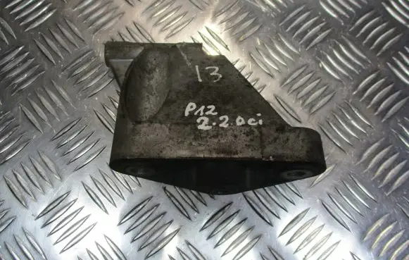 Nissan Primera Engine mounting bracket