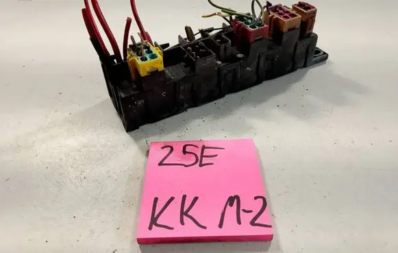 Audi A4 S4 B5 8D Relay mounting block 8L0941822A