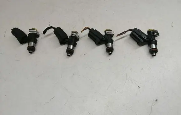 Volkswagen PASSAT B6 Fuel injector 8815