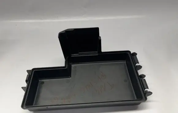 Ford Mustang VI Fuse box cover 