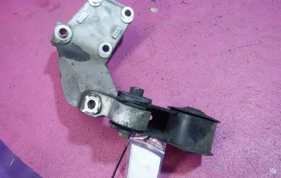 Land Rover Freelander Fuel pump bracket 