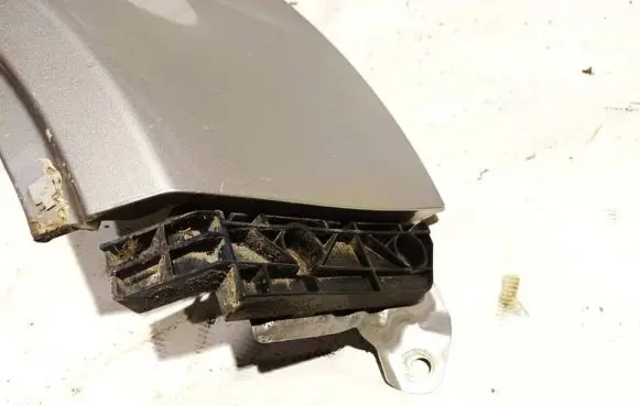 Honda CR-V Front bumper mounting bracket