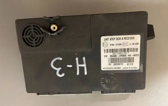 Hyundai i30 Antenna control unit 954002R000 J6220215 97RA012330