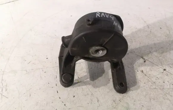 Toyota RAV 4 (XA30) Engine mount bracket