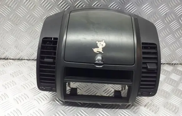 Nissan Note (E11) Radio/GPS head unit trim 682609U000