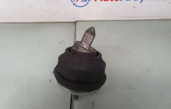 BMW 5 E39 Engine mount bracket 22111096514