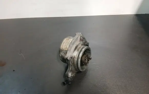 BMW 5 E39 Vacuum pump 02T1311081 B7786841F