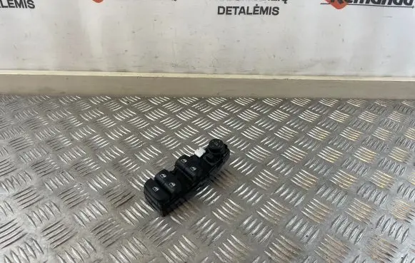 BMW 5 G30 G31 Electric window control switch 6832721