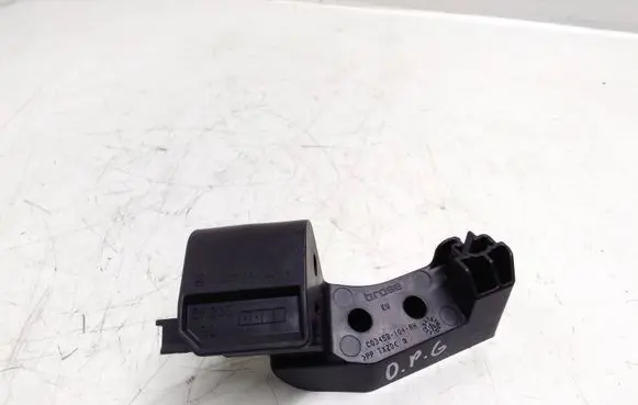 Rear door exterior handle/bracket