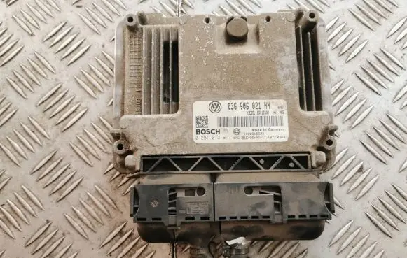 Volkswagen Touran I Engine control unit/module 03G906021HN