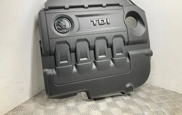 Skoda Octavia Mk3 (5E) Engine cover (trim) 04L103925N