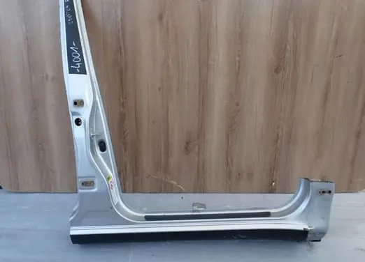 Toyota RAV 4 (XA20) Side skirt rear trim