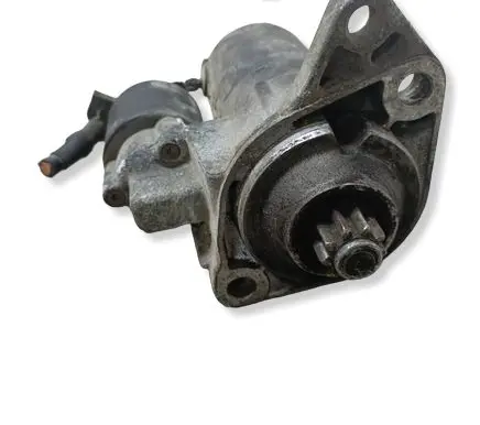 Volkswagen Golf IV Starter motor 1005821879