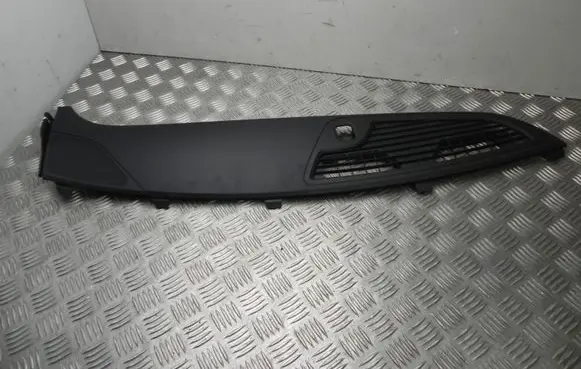Chevrolet Camaro Dash center air vent grill 84019576 T9441