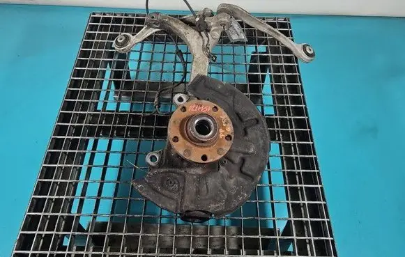 Front wheel hub spindle knuckle