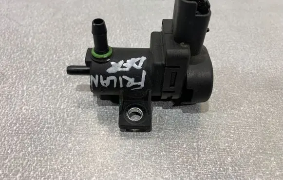 Land Rover Freelander 2 - LR2 Vacuum valve 9665456180