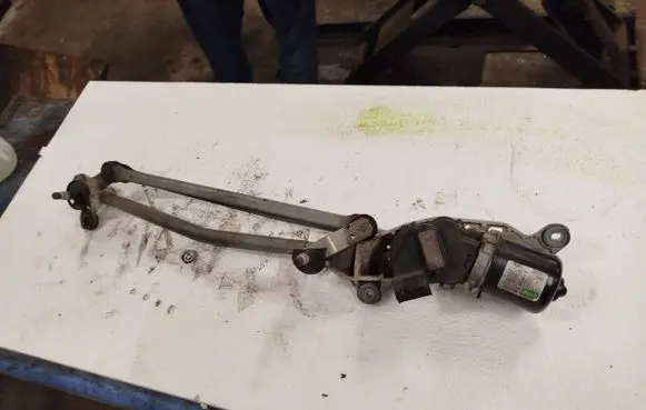 Nissan Qashqai Front wiper linkage and motor 53570202 009535700011