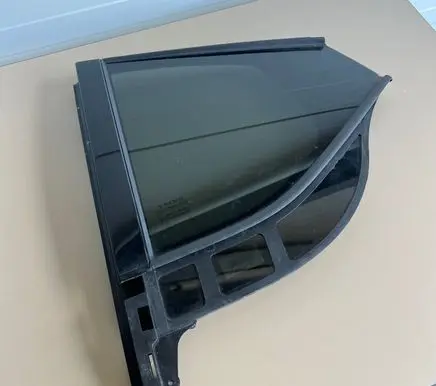 Volvo C40 Rear side window P32132257