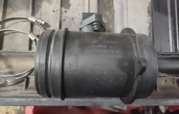 BMW X5 E53 Mass air flow meter 7524136