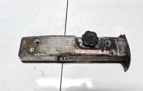 Mitsubishi Pajero Rocker cam cover 
