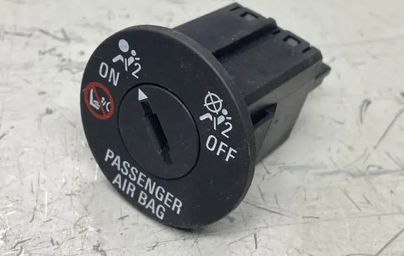 Opel Insignia A Passenger airbag on/off switch 13577258