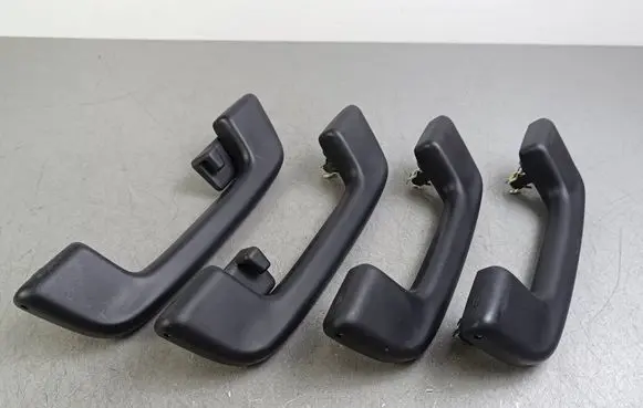 Mazda CX-70/90 A set of handles for the ceiling