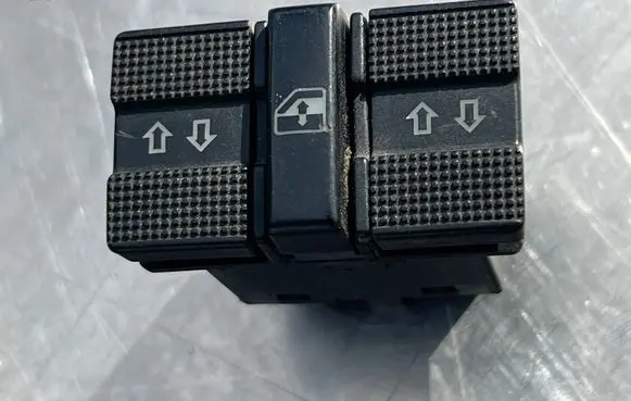 Volkswagen Golf III Electric window control switch 1H0959855A