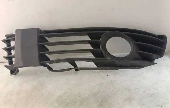 Volkswagen PASSAT B5.5 Front bumper lower grill
