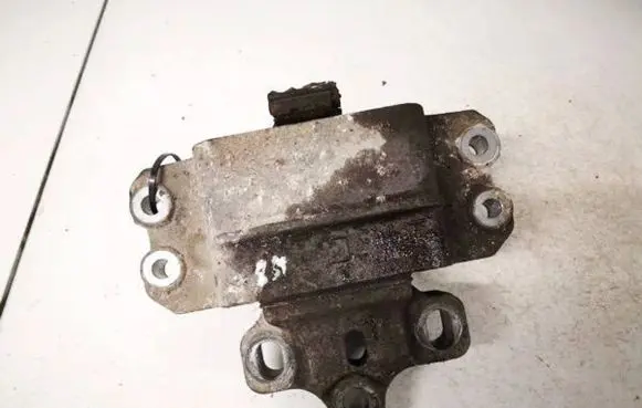 Skoda Octavia Mk2 (1Z) Engine mount bracket 1k0199555