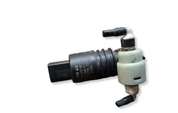 Volkswagen PASSAT B6 Windscreen/windshield washer pump 1K6955651