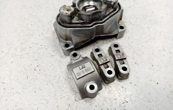 BMW 5 F10 F11 Camshaft holder 