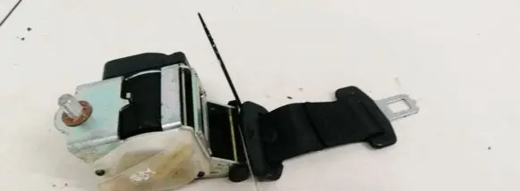 Middle seatbelt (rear)