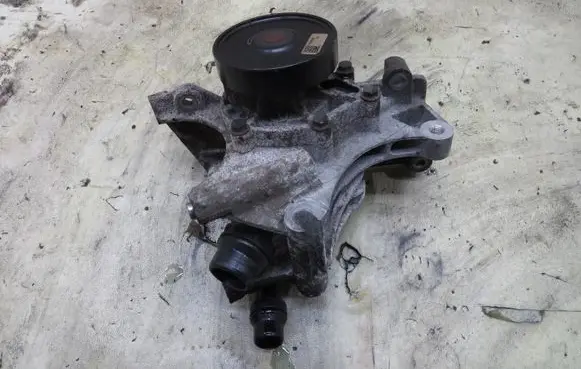 Mini Cooper Countryman R60 Water pump 782795