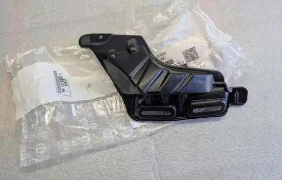 Citroen C3 Fender mounting bracket 9812550880