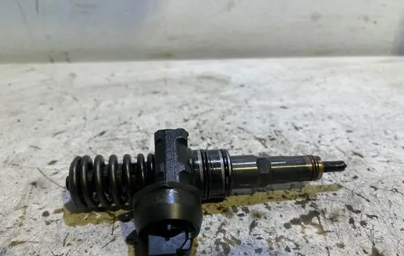 Skoda Octavia Mk2 (1Z) Fuel injector 036130073AG