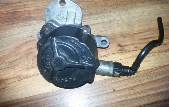 Peugeot 406 Vacuum pump D1431A2406H
