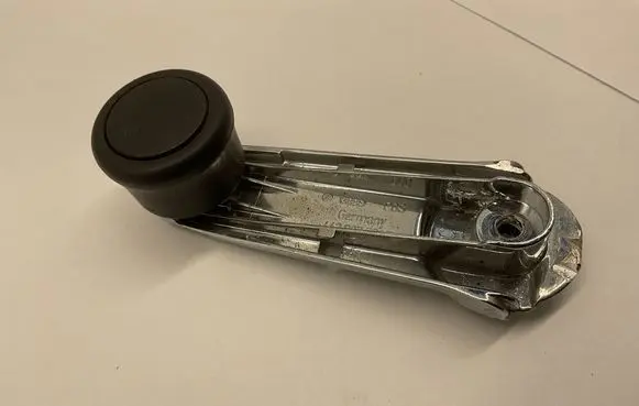 Audi 80 90 B3 Front door window winding handle 443837581D