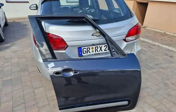 Fiat 500L Front door