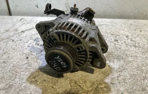Toyota Yaris Generator/alternator 2706033040 1022112780 12V32