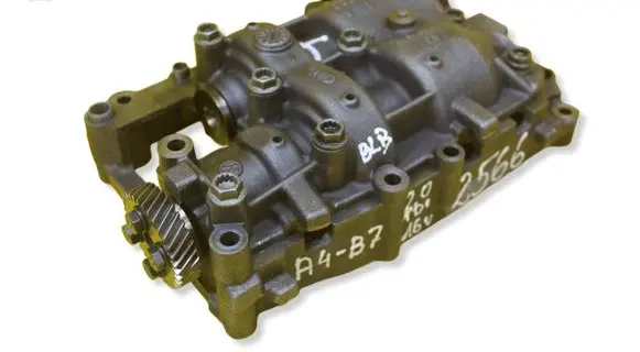Audi A4 S4 B7 8E 8H Oil pump 03L103537 03L103535