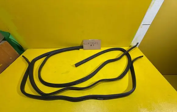 Mercedes-Benz E W211 Engine compartment rubber 161KM