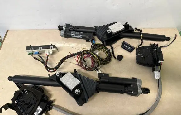 BMW 4 F36 Gran coupe Tailgate hydraulic set 9491419 7432375 7432376