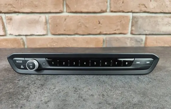 Head unit multimedia control