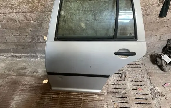 Volkswagen Golf IV Rear door G01FA