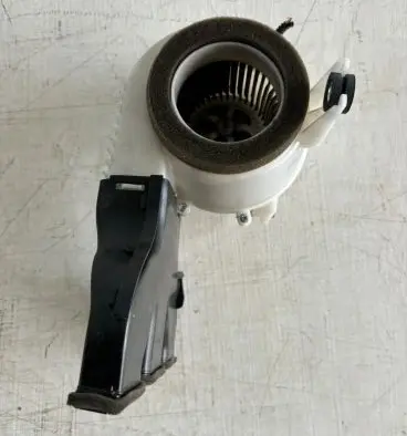 Toyota Auris E180 Hybrid/electric vehicle battery fan 117300-5165